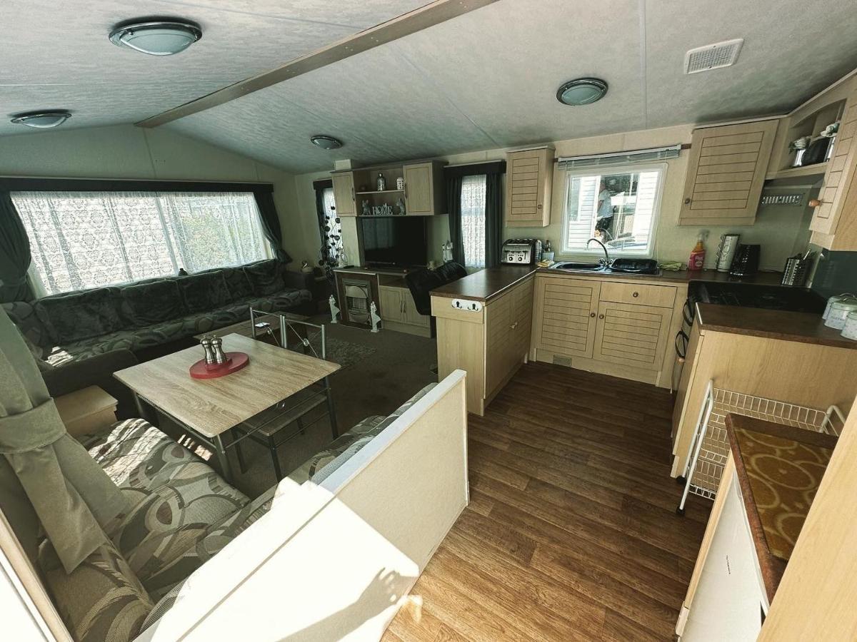 Caravan To Hire Lyon'S Robin Hood Рил Экстерьер фото